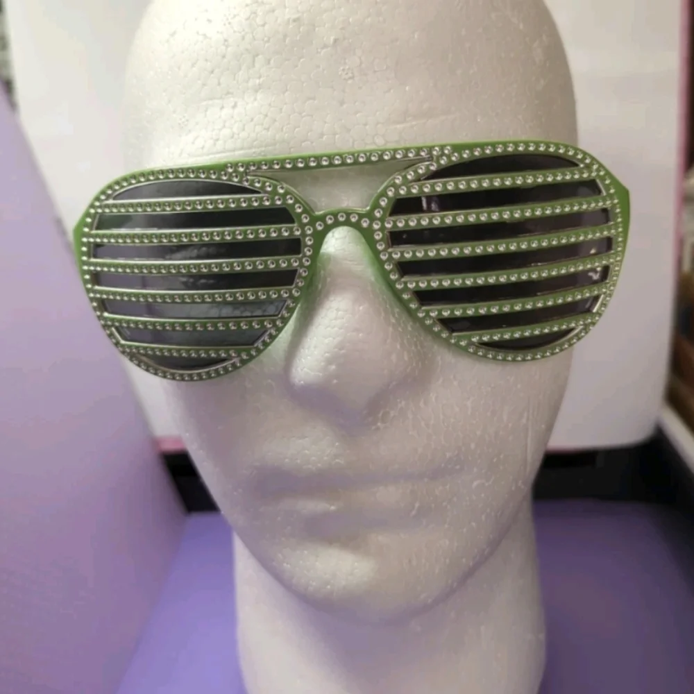 New Without Tags Vintage 80's/90's Vent Frame Beach Sun Eyewear UV400  Green